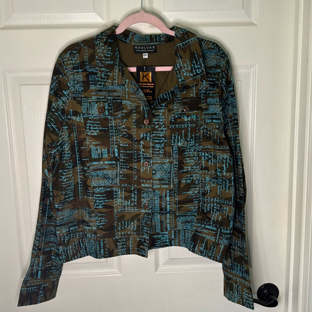 Kaulua’e Jacket. Camo. Fits like an XL